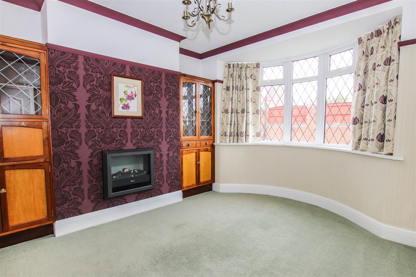 BAY FRONTED DINING ROOM